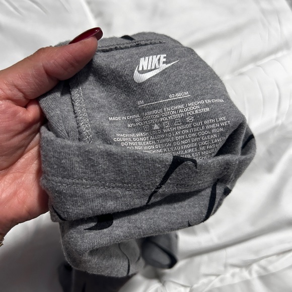 Nike pants - Picture 3 of 3